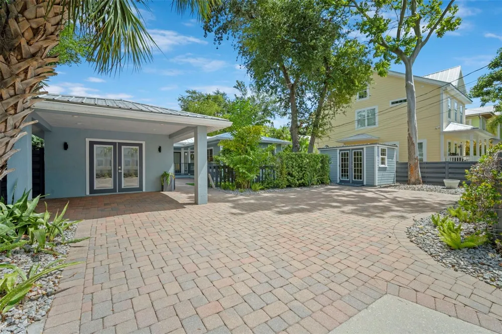 1841 LAUREL STREET Sarasota, FL 34236