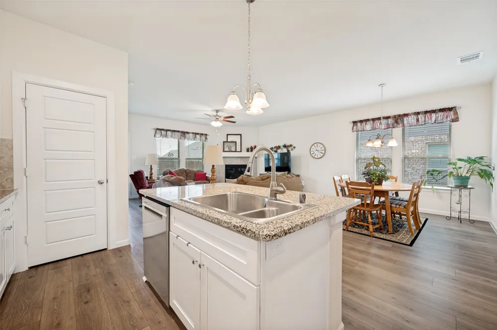 413 Wiggins Way Van Alstyne, TX 75495