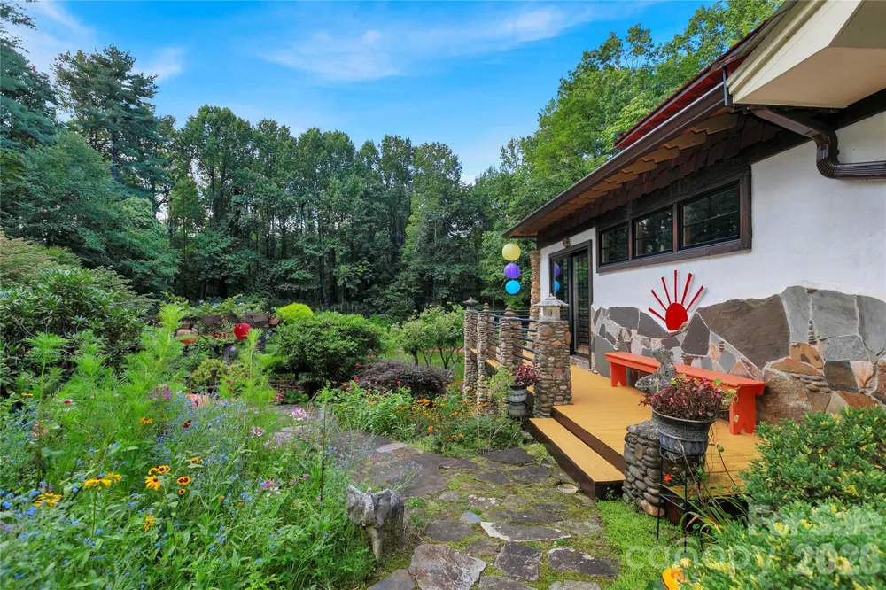 87 Old Chimney Lane Cedar Mountain, NC 28718