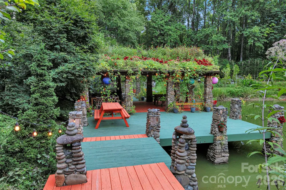 87 Old Chimney Lane Cedar Mountain, NC 28718