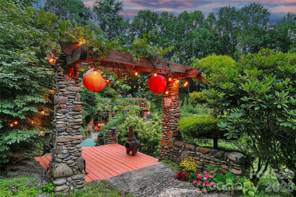 87 Old Chimney Lane Cedar Mountain, NC 28718