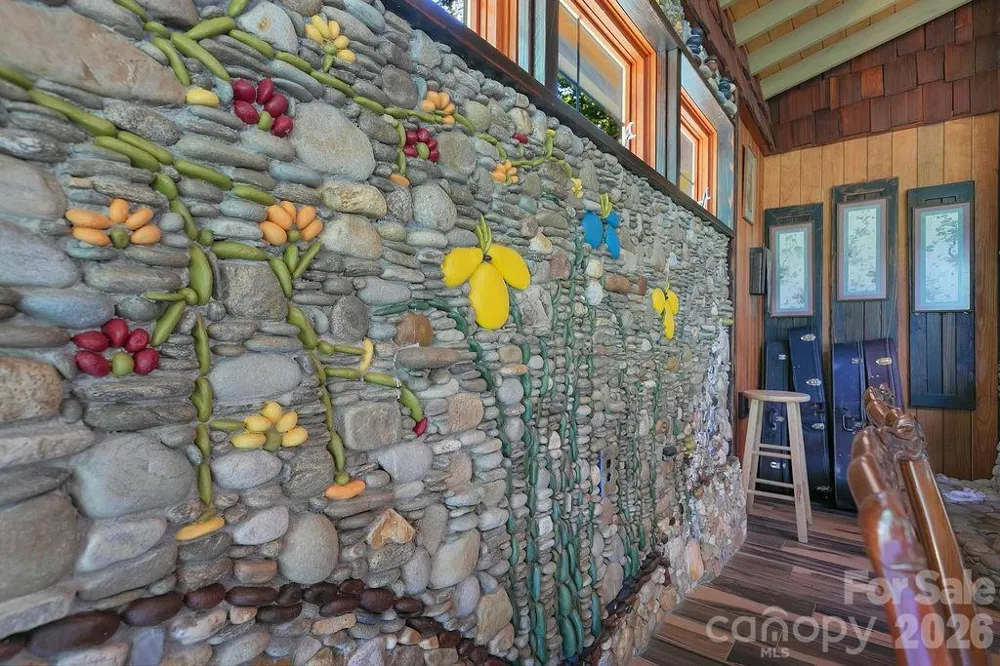 87 Old Chimney Lane Cedar Mountain, NC 28718