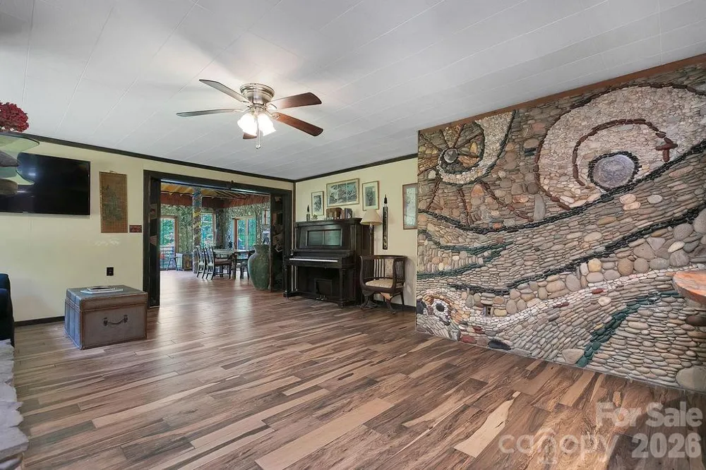 87 Old Chimney Lane Cedar Mountain, NC 28718
