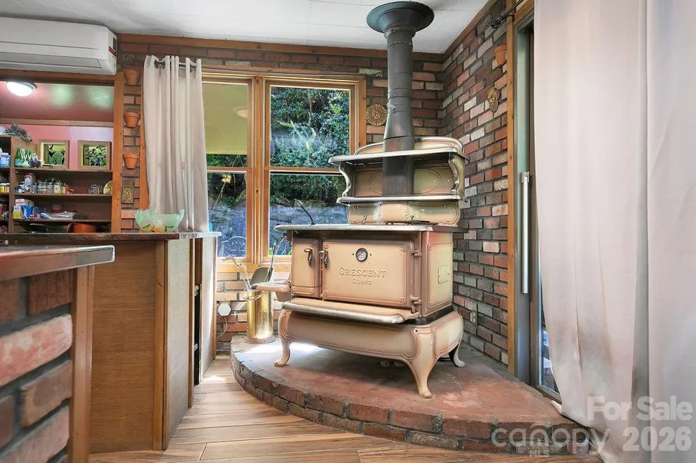 87 Old Chimney Lane Cedar Mountain, NC 28718