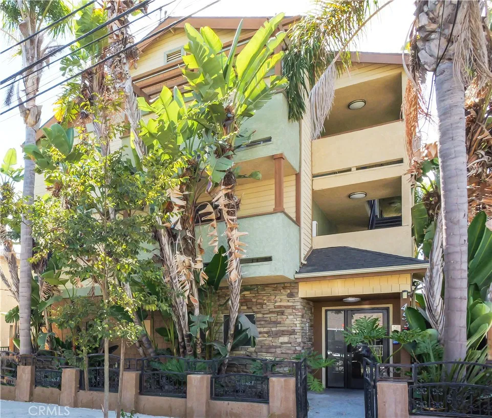 453 Almond Avenue #6 Long Beach, CA 90802