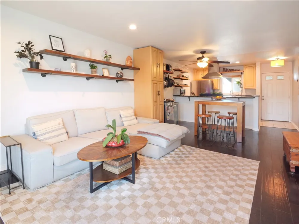 453 Almond Avenue #6 Long Beach, CA 90802