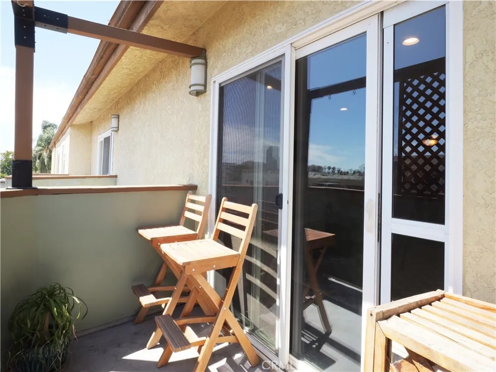 453 Almond Avenue #6 Long Beach, CA 90802