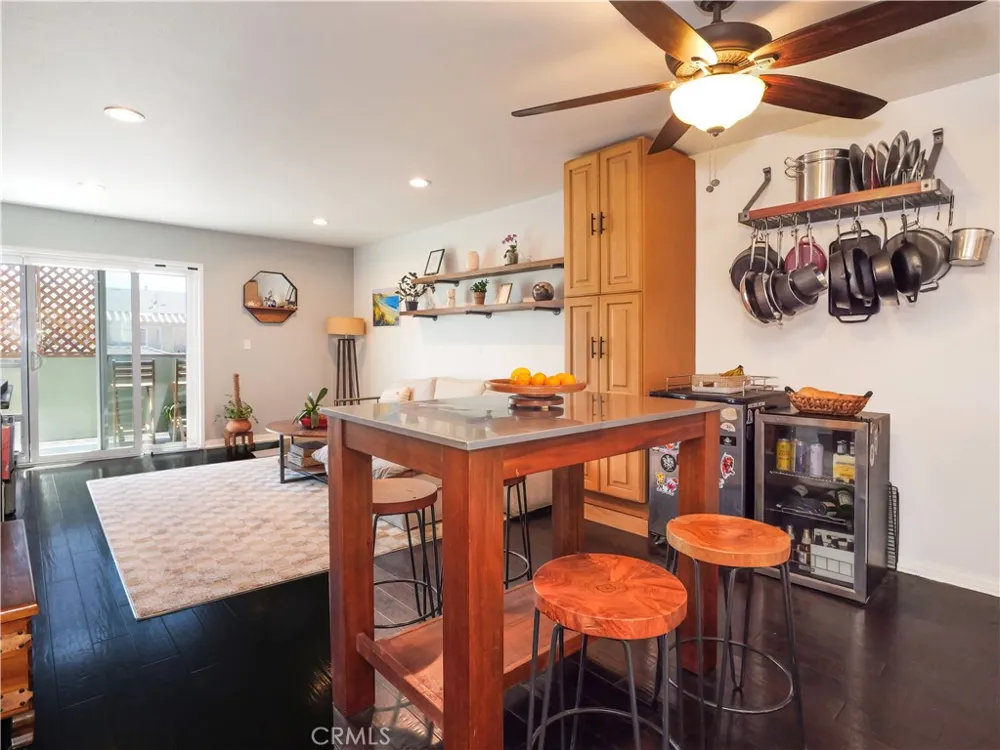 453 Almond Avenue #6 Long Beach, CA 90802