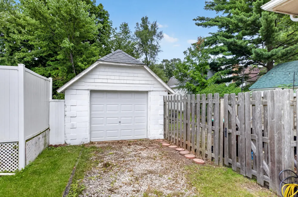 33 E 2nd Street Milan, MI 48160