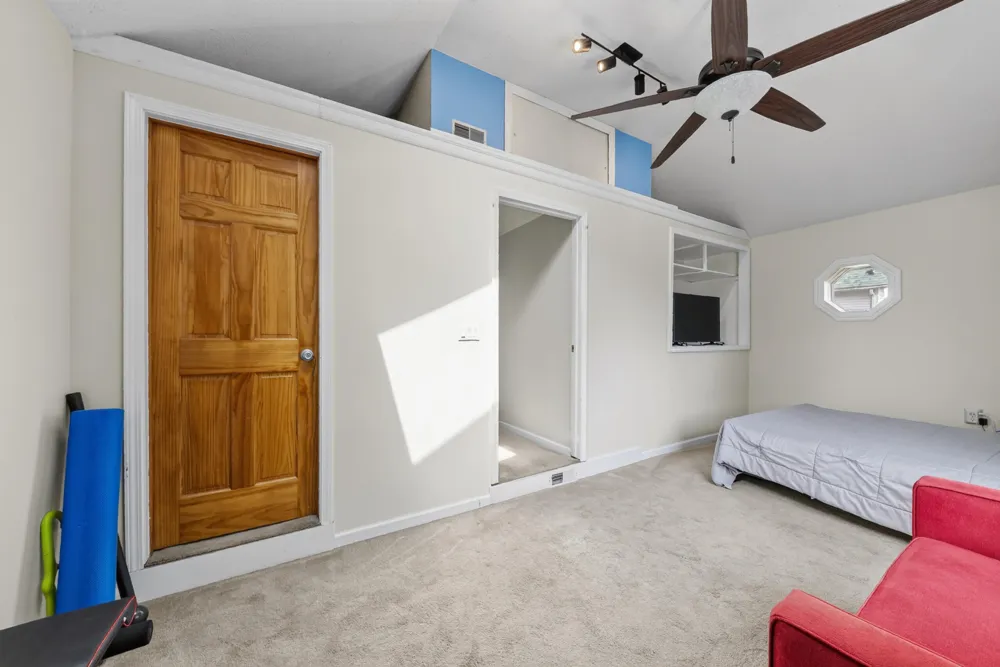 33 E 2nd Street Milan, MI 48160