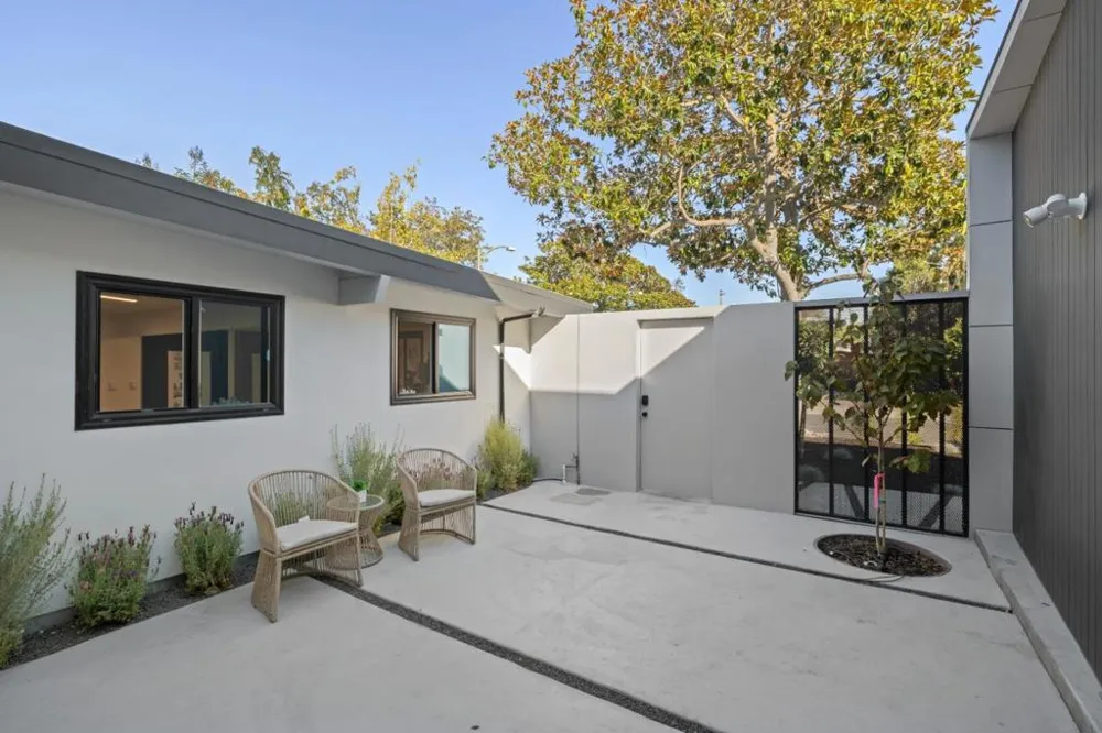 947 Colonial Lane Palo Alto, CA 94303