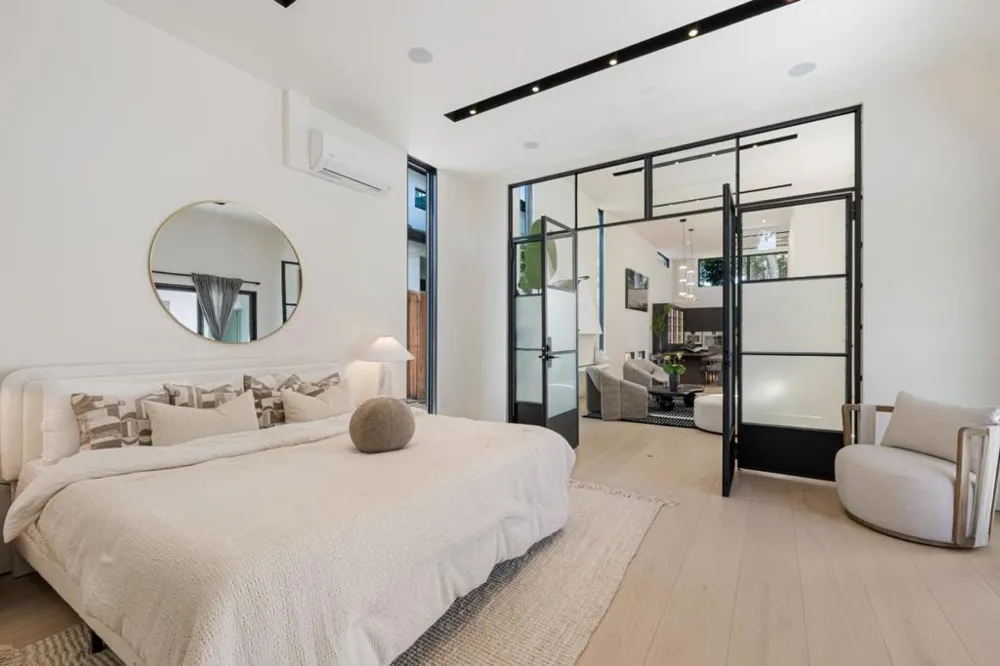 947 Colonial Lane Palo Alto, CA 94303
