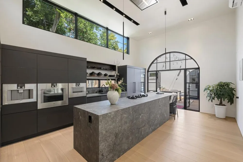 947 Colonial Lane Palo Alto, CA 94303