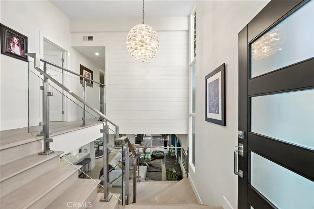 526 Vista Grande Newport Beach, CA 92660