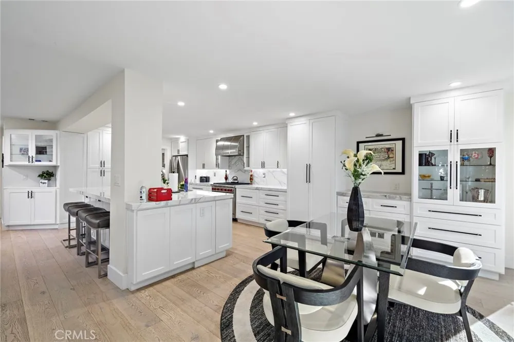526 Vista Grande Newport Beach, CA 92660