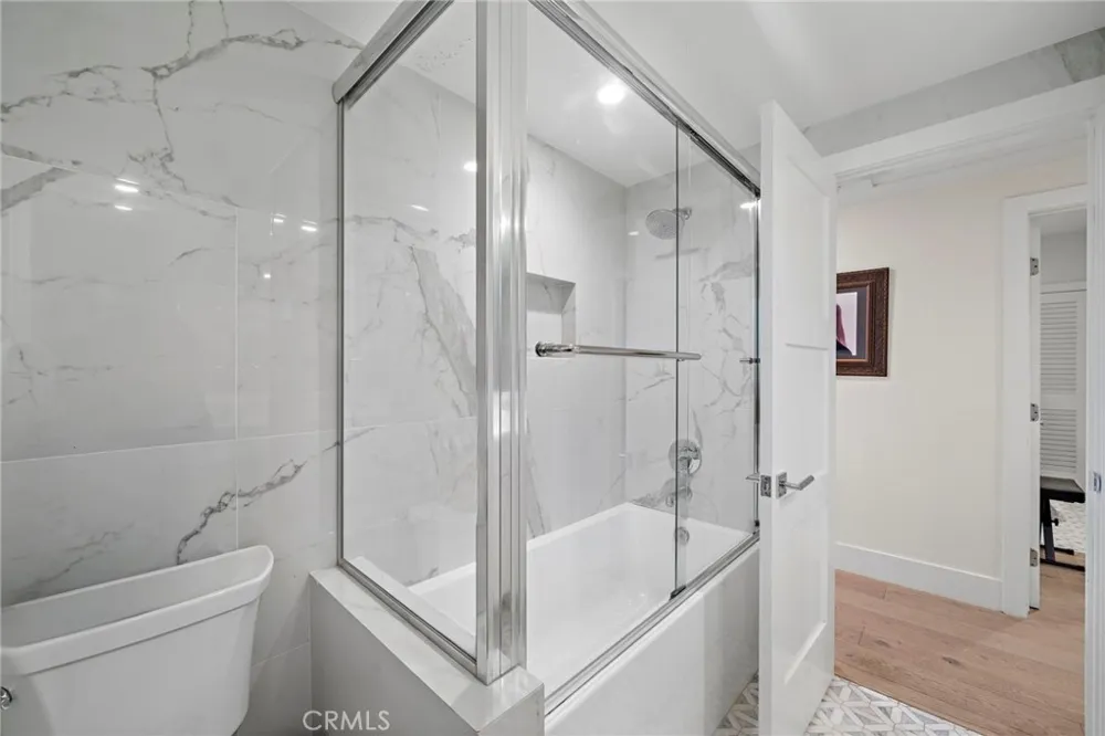 526 Vista Grande Newport Beach, CA 92660