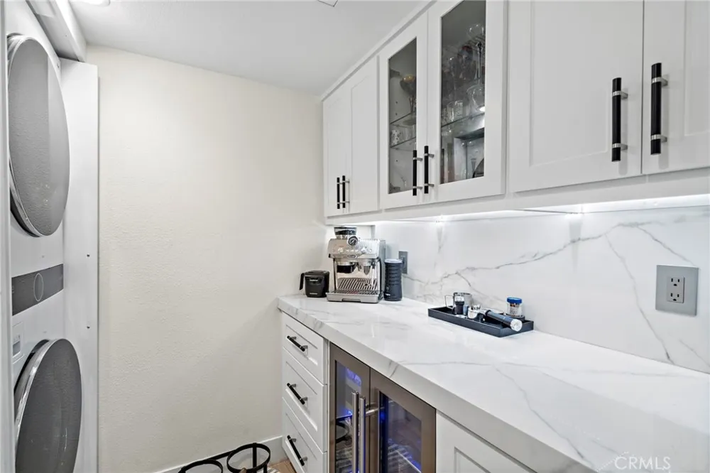 526 Vista Grande Newport Beach, CA 92660