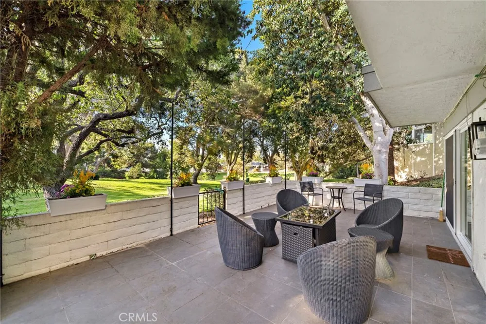 526 Vista Grande Newport Beach, CA 92660