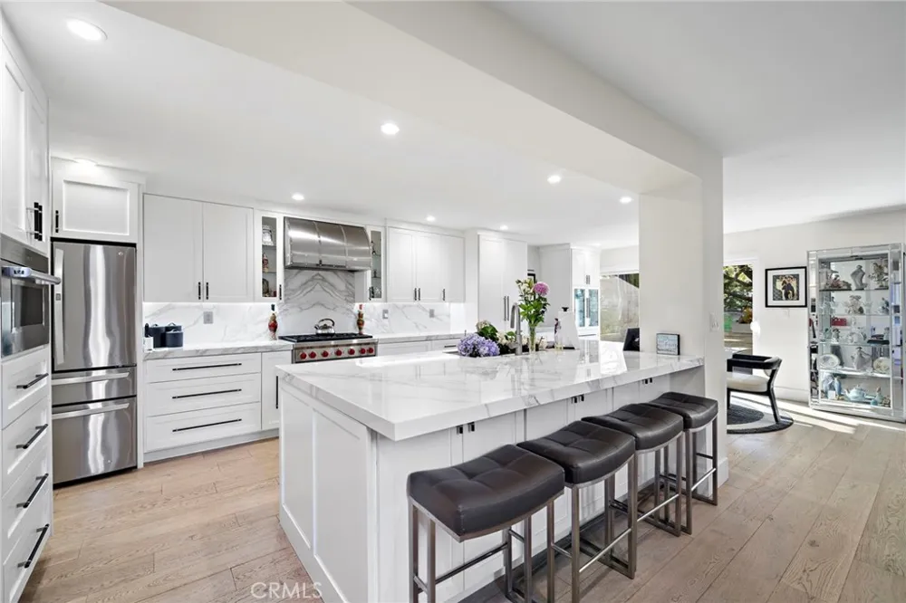 526 Vista Grande Newport Beach, CA 92660