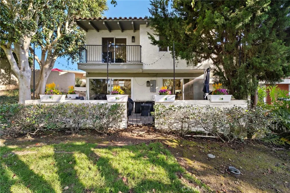 526 Vista Grande Newport Beach, CA 92660