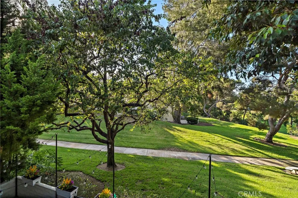 526 Vista Grande Newport Beach, CA 92660