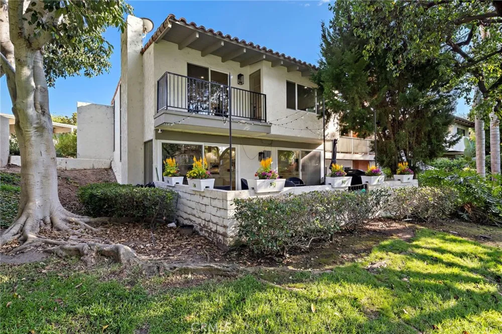 526 Vista Grande Newport Beach, CA 92660