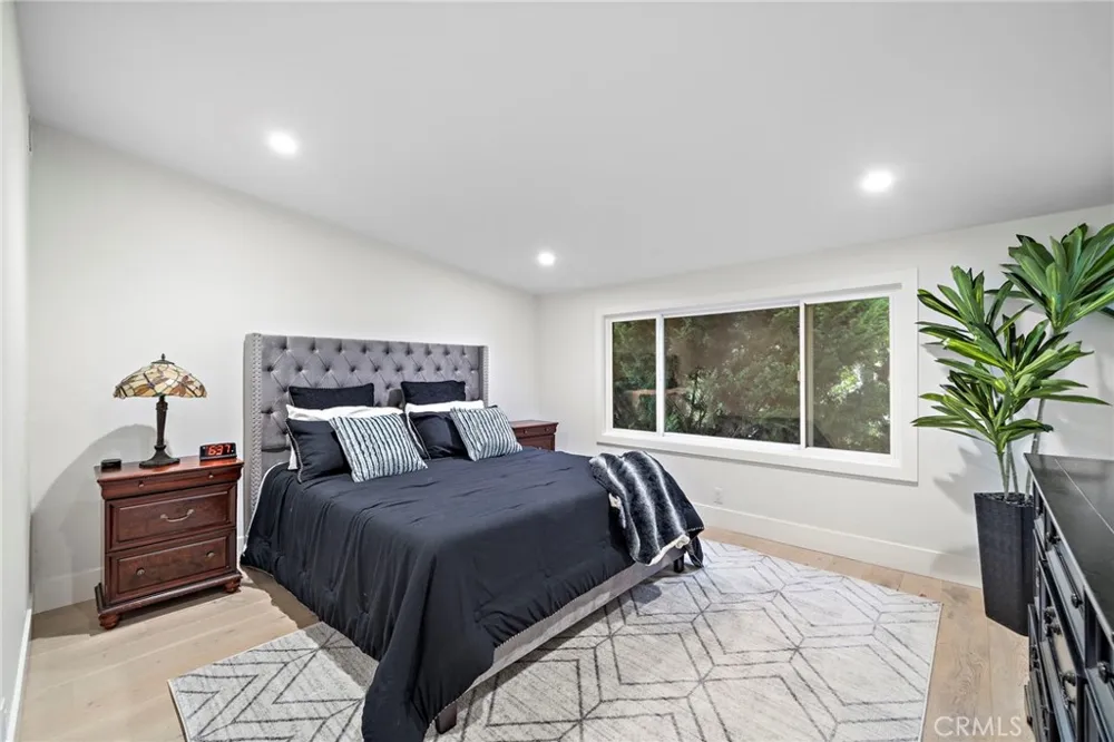 526 Vista Grande Newport Beach, CA 92660