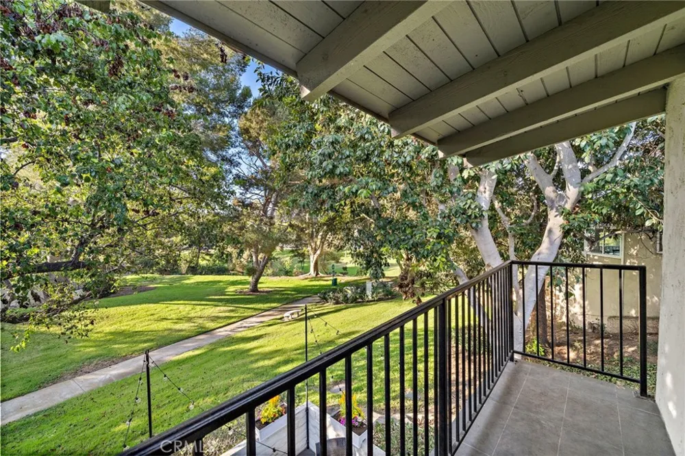 526 Vista Grande Newport Beach, CA 92660