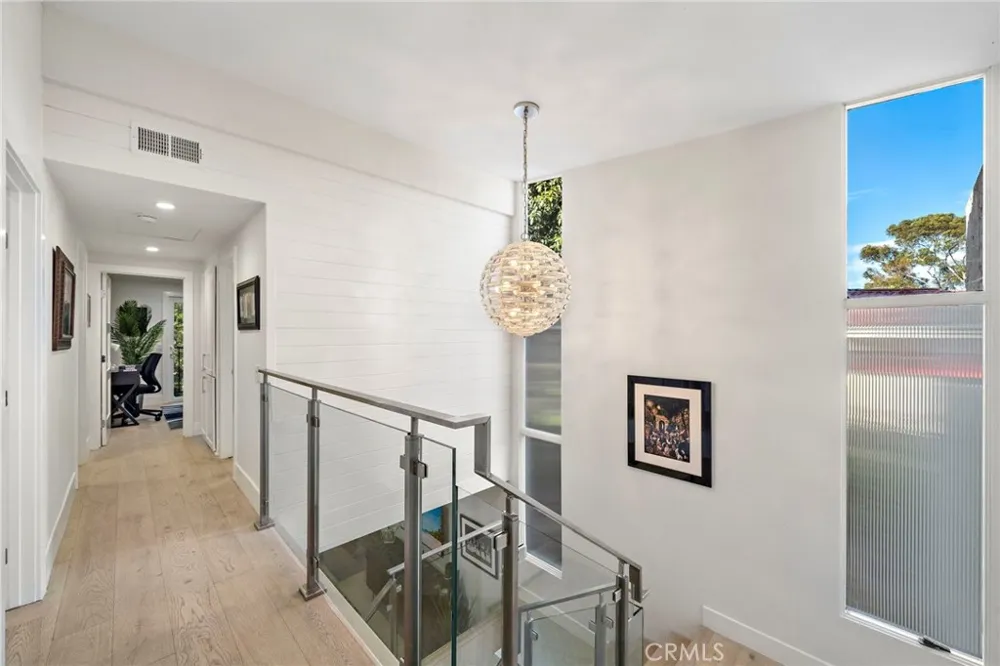 526 Vista Grande Newport Beach, CA 92660