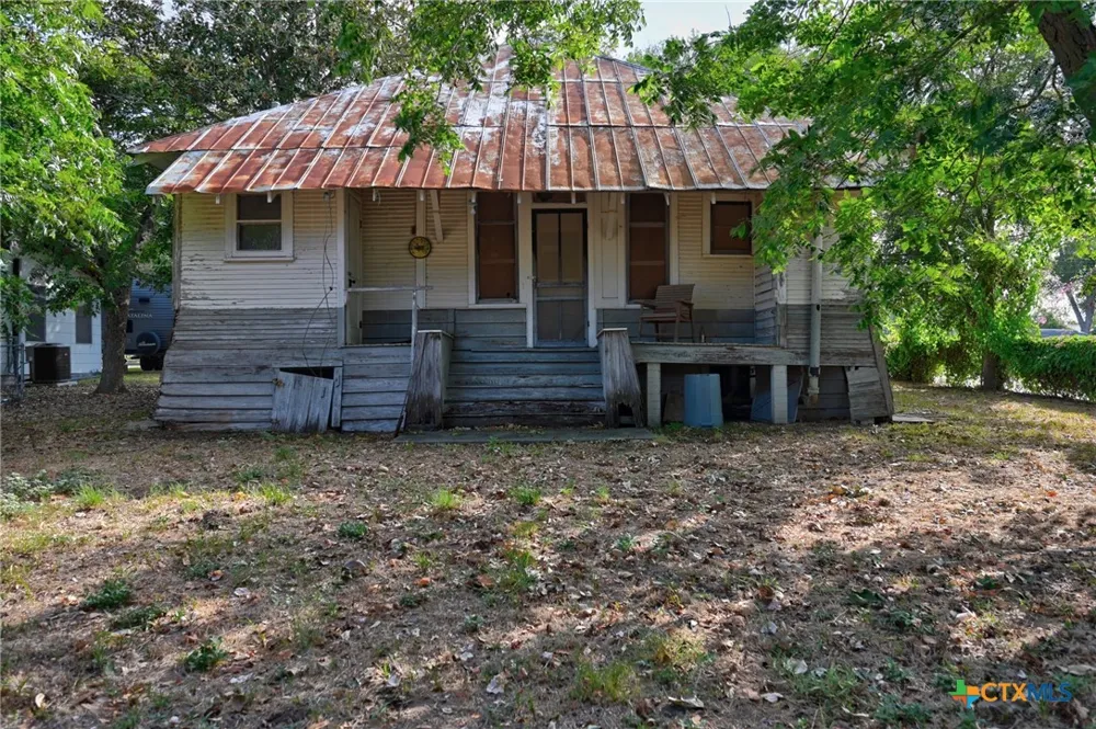 124 S Avenue I Shiner, TX 77984