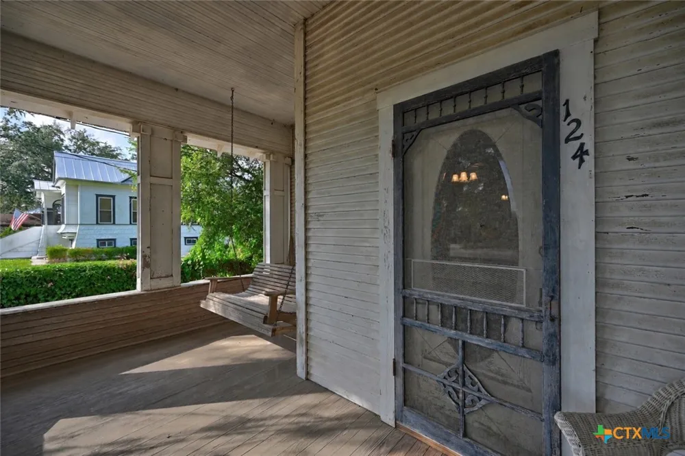 124 S Avenue I Shiner, TX 77984