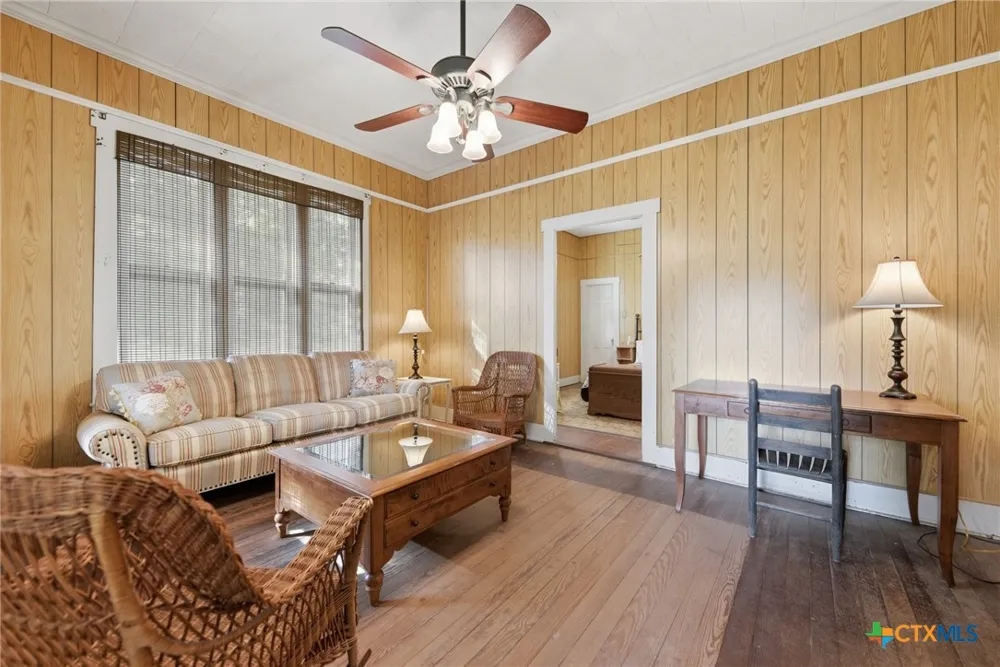 124 S Avenue I Shiner, TX 77984