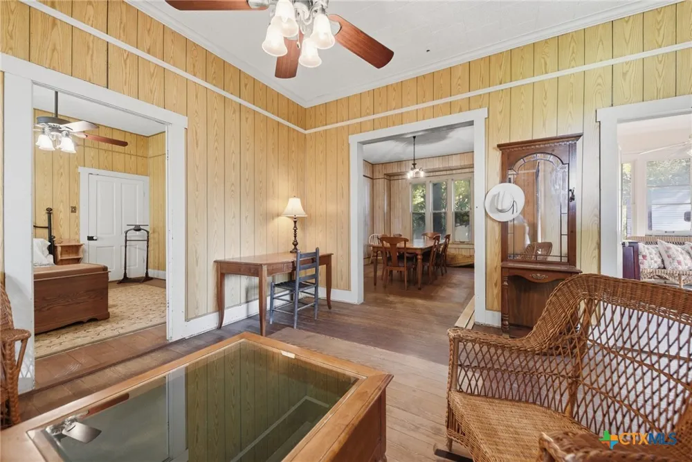 124 S Avenue I Shiner, TX 77984