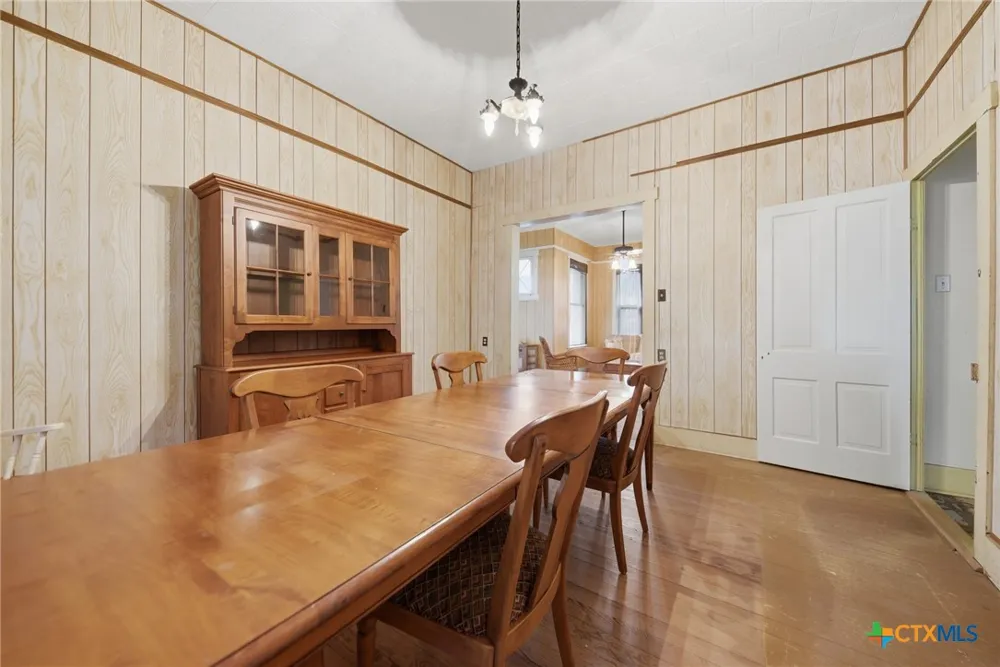 124 S Avenue I Shiner, TX 77984