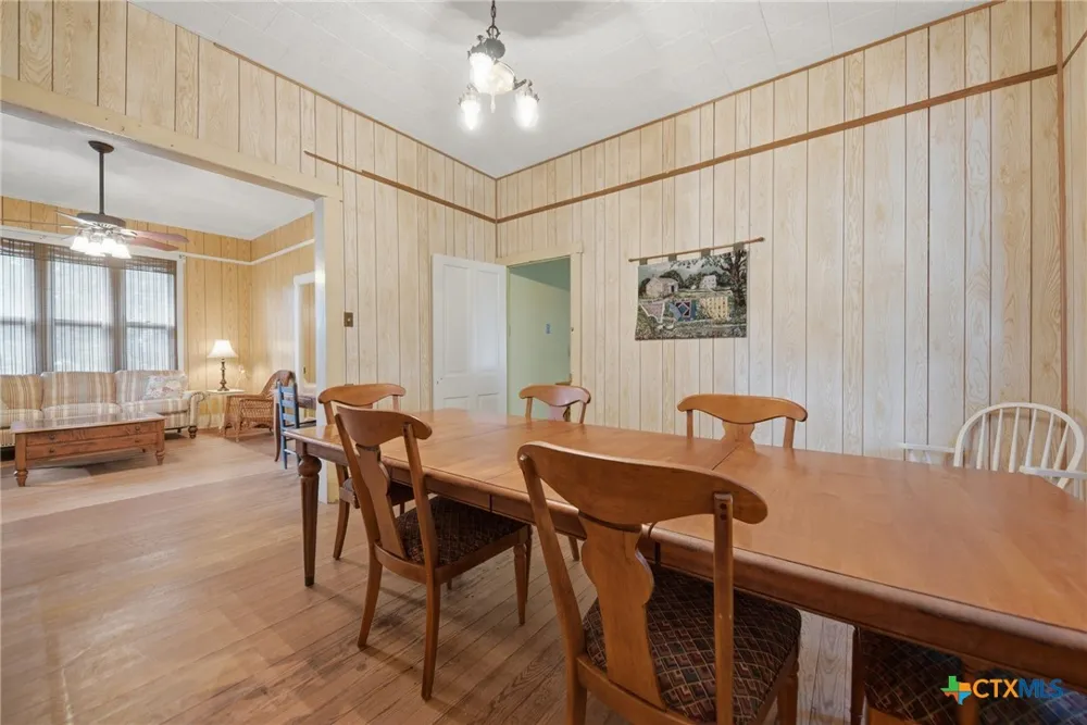 124 S Avenue I Shiner, TX 77984
