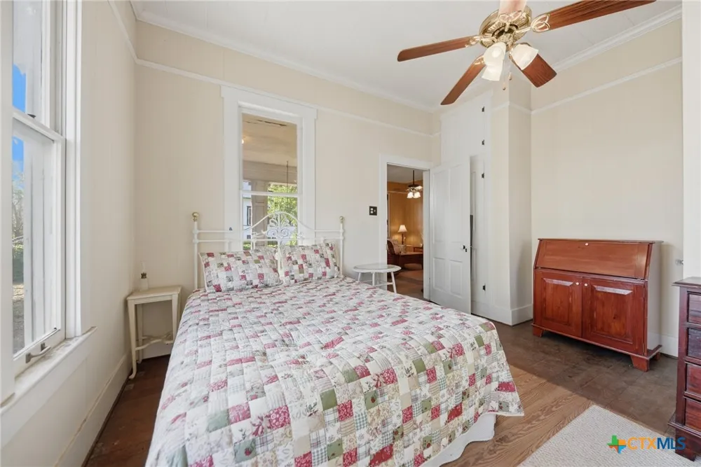 124 S Avenue I Shiner, TX 77984