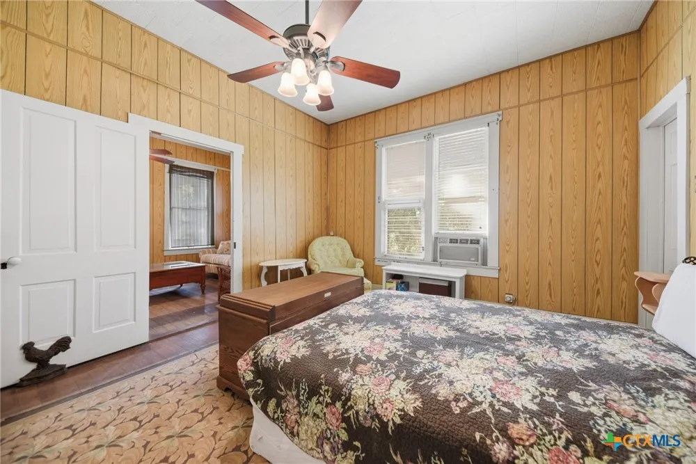 124 S Avenue I Shiner, TX 77984
