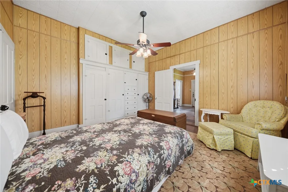 124 S Avenue I Shiner, TX 77984