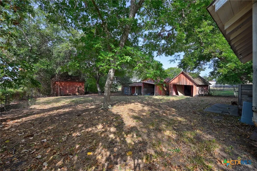 124 S Avenue I Shiner, TX 77984