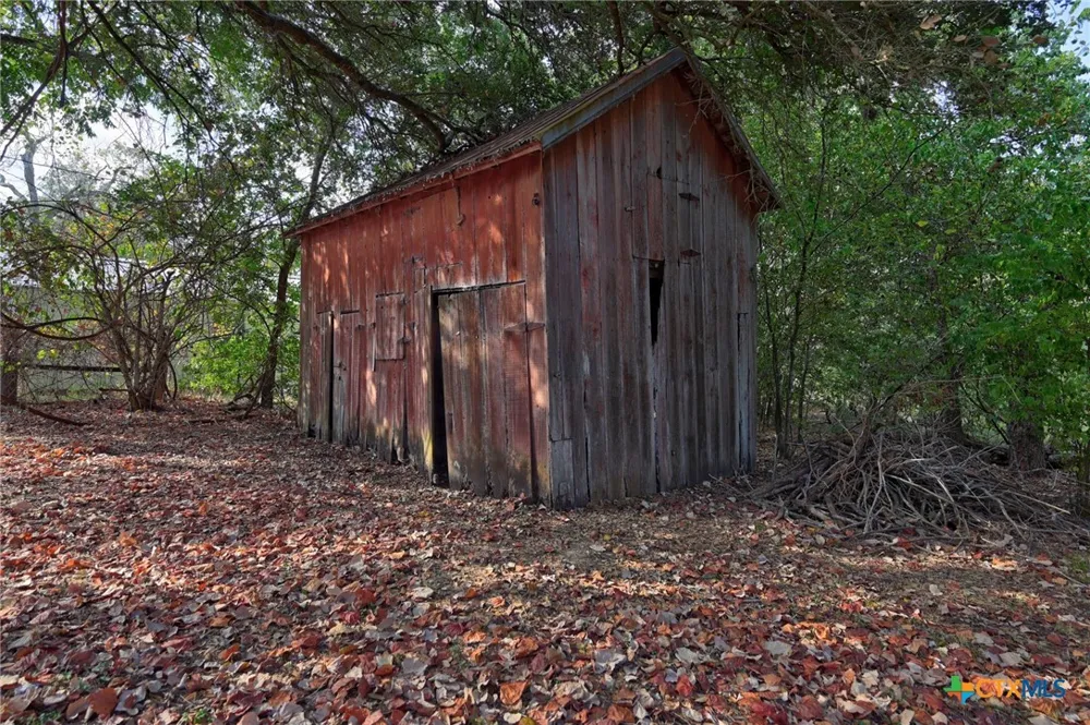124 S Avenue I Shiner, TX 77984