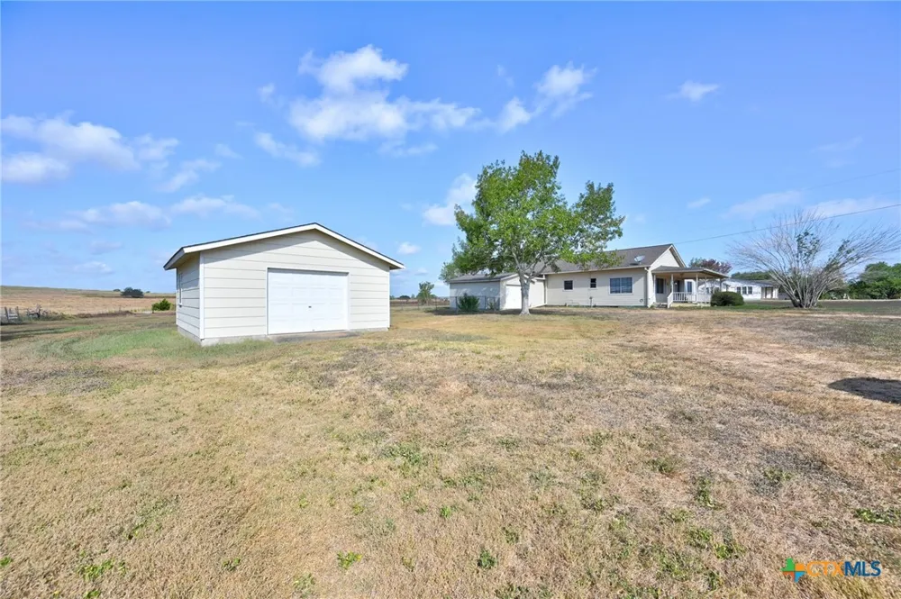 1134 State Higway 95 Shiner, TX 77984