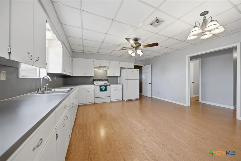 1134 State Higway 95 Shiner, TX 77984