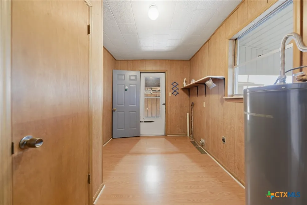 1134 State Higway 95 Shiner, TX 77984