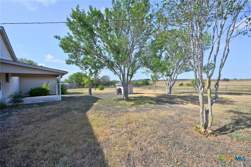 1134 State Higway 95 Shiner, TX 77984