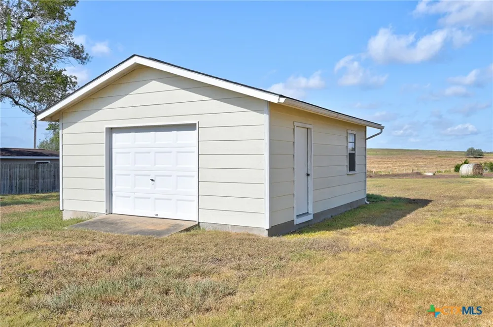 1134 State Higway 95 Shiner, TX 77984