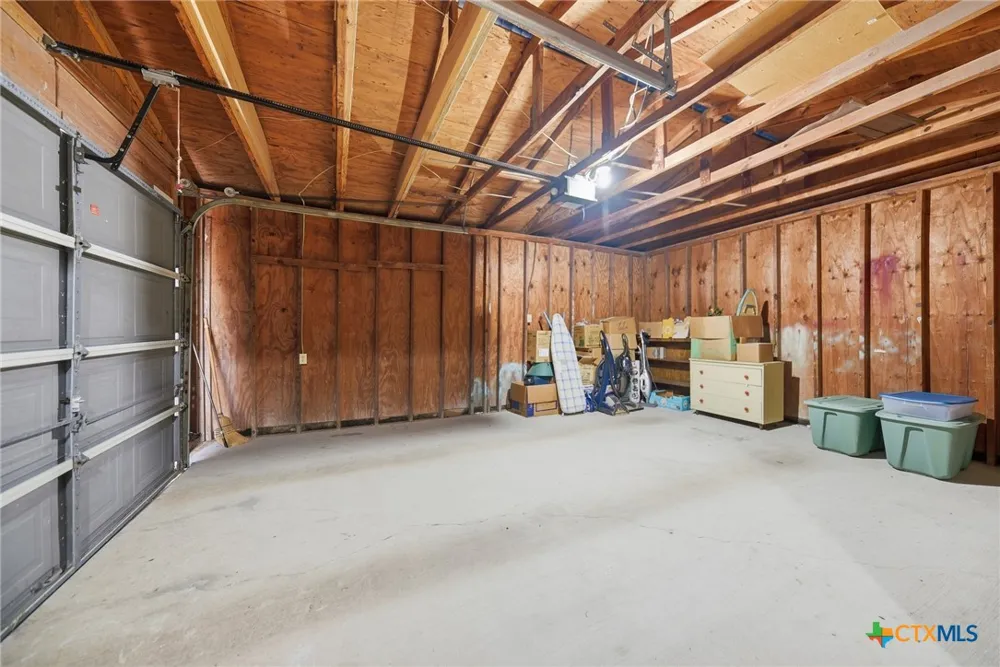 1134 State Higway 95 Shiner, TX 77984