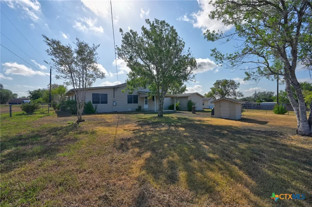 1134 State Higway 95 Shiner, TX 77984