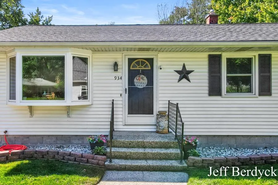 934 Harding Street NW Walker City, MI 49544