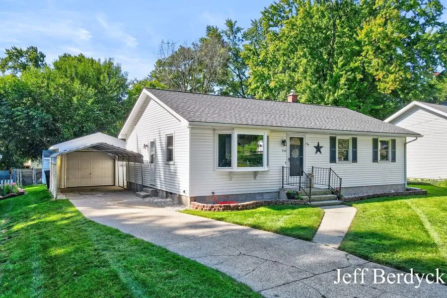 934 Harding Street NW Walker City, MI 49544
