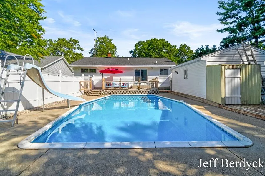 934 Harding Street NW Walker City, MI 49544